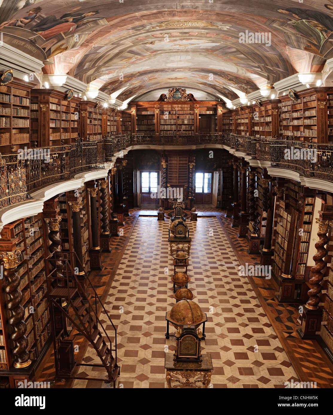 découvrez la bibliothèque de prague, un lieu historique et majestueux, célèbre pour ses collections uniques de livres anciens et son architecture époustouflante au cœur de la capitale tchèque.