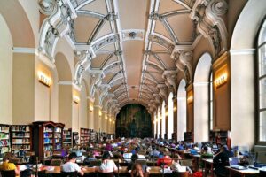 découvrez la bibliothèque de prague, un joyau architectural et culturel, réputé pour ses collections historiques et son ambiance majestueuse au cœur de la capitale tchèque.