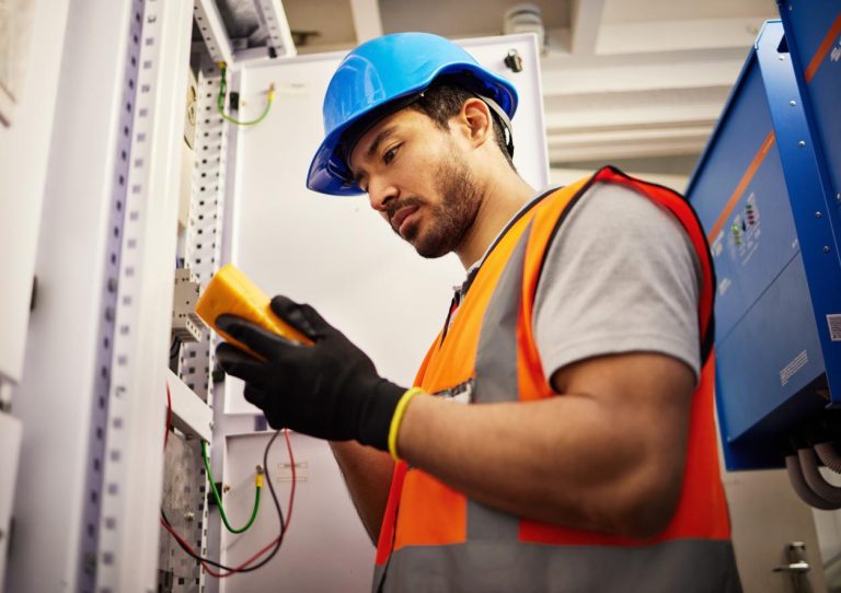 découvrez nos conseils pour choisir un électricien qualifié afin d’installer ou réparer une génératrice en toute sécurité et conformité. trouvez le professionnel idéal pour vos besoins électriques.