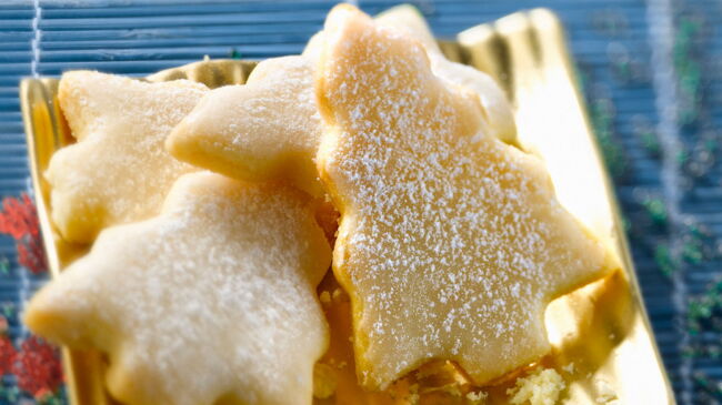 découvrez la recette traditionnelle des sables de noël, de délicieux biscuits sablés à préparer en famille pour les fêtes. faciles à réaliser, à décorer et à offrir !