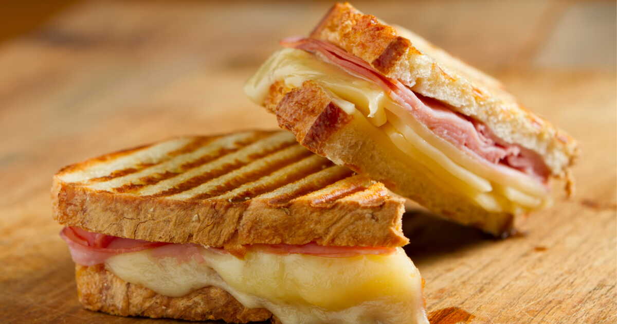 découvrez les secrets pour préparer un croque-monsieur maison délicieux et croustillant, avec des astuces simples pour réussir à tous les coups.