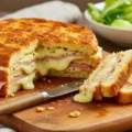 découvrez les secrets pour réussir un croque-monsieur maison délicieux et croustillant à chaque fois. astuces simples et recettes gourmandes à tester chez vous !